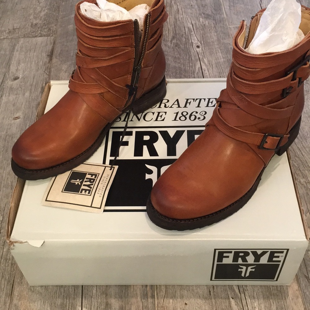 NWT Frye Veronica strappy brown boots